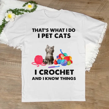 Funny Crochet Cat Lover T-Shirt – That's What I Do I Pet Cats and I Crochet Shirt, Gift for Women and Cat Moms